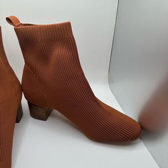 CUSHIONAIRE Women's Stretch bootie +Memory Foam 8.5 TAN NEW - Picture 6 of 7